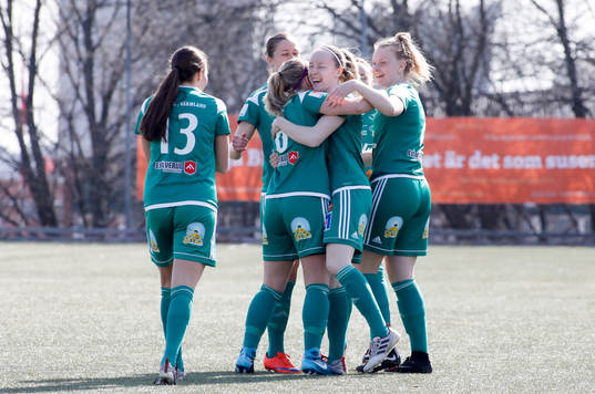 Mallbackens spelare jublar