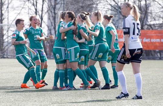 Mallbackens spelare jublar