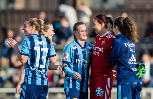Djurgårdens spelare med tvåmålsskytten Michaela van