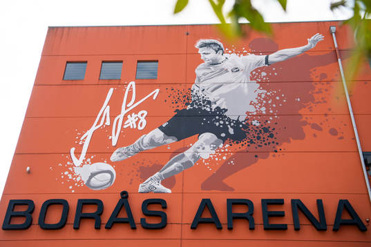 Målning på Borås arena på Anders Svensson