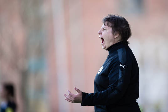 Hammarbys tränare Ann-Helén Grahm reagerar