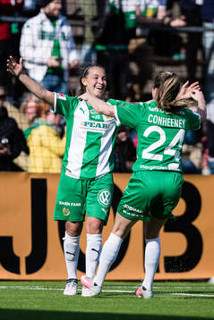 Hammarbys Julia Zigiotti Olme jublar med Kelly Conheeney