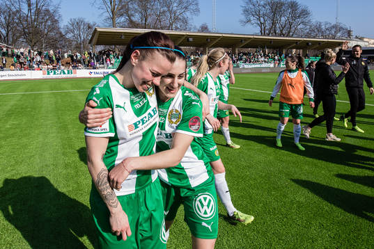 Hammarbys Amanda Johansson och Sejde Abrahamsson jublar