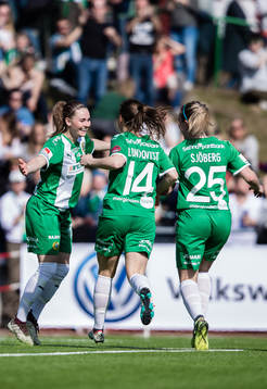 Hammarbys Emma Jansson (v) jublar med Hanna Lundqvist och