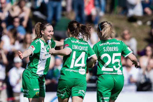 Hammarbys Emma Jansson (v) jublar med Hanna Lundqvist och