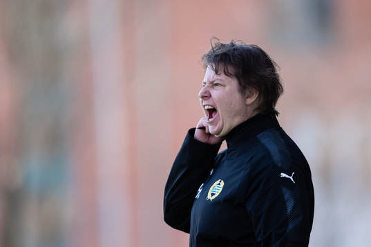 Hammarbys tränare Ann-Helén Grahm reagerar
