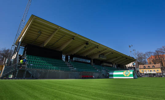 Nya huvudläktaren på Hammarby IP innan fotbollsmatchen i