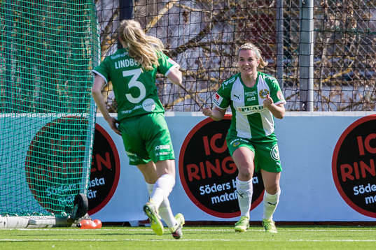 Hammarbys Frida Sjöberg jublar med Alexandra Lindberg