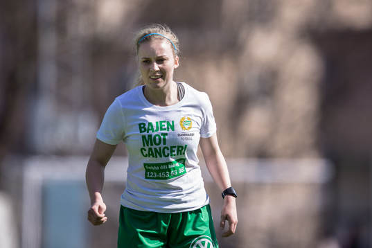 Hammarbys Frida Sjöberg med en t-shirt med texten Bajen