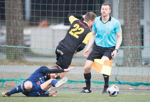 IFK Hässleholms Danny Gunnarsson i matchen i division 2