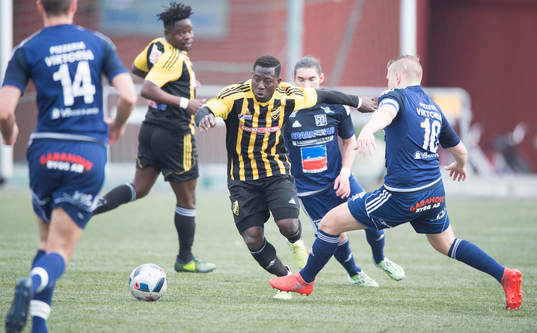 IFK Hässleholms Mike Andrew i matchen i division 2 mellan