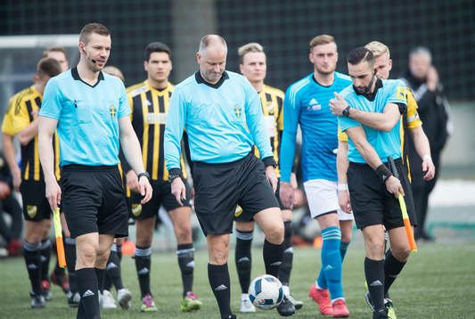Inmarsch i matchen i division 2 mellan Nässjö och IFK