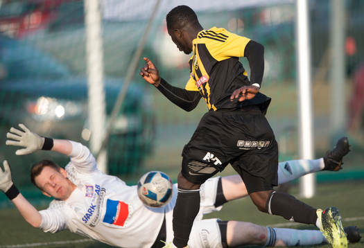 IFK Hässleholms Mike Andrew i matchen i division 2 mellan