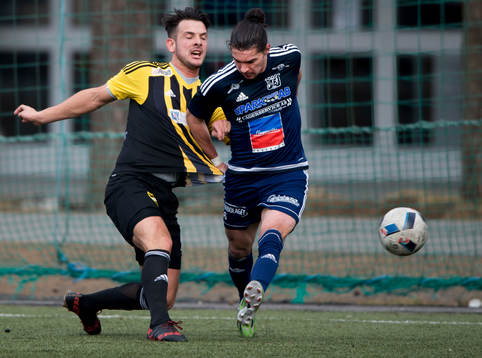 IFK Hässleholms Egzon Ademi i matchen i division 2 mellan