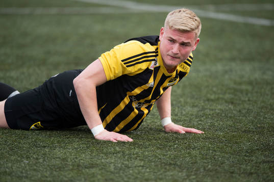 IFK Hässleholms Linus Svensson i matchen i division 2
