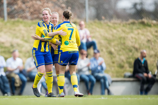 Eskilsminnes spelare jublar