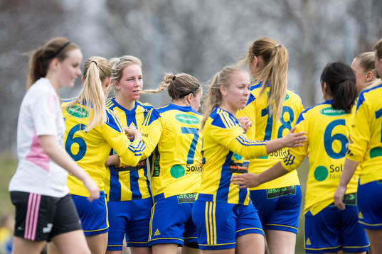 Eskilsminnes spelare jublar