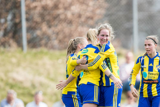 Eskilsminnes spelare jublar