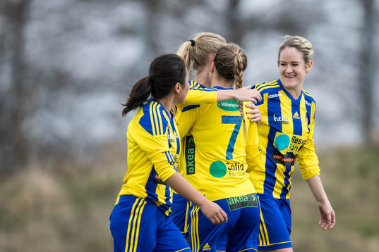 Eskilsminnes spelare jublar