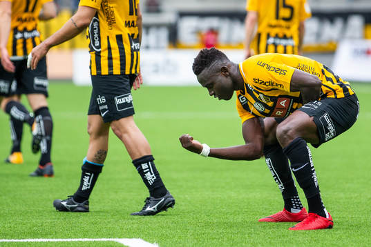 Häckens Alhassan Kamara jublar