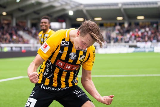Häckens Viktor Lundberg jublar