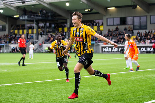 Häckens Viktor Lundberg jublar