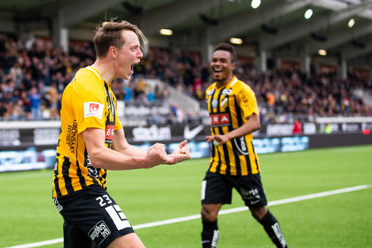 Häckens Viktor Lundberg jublar
