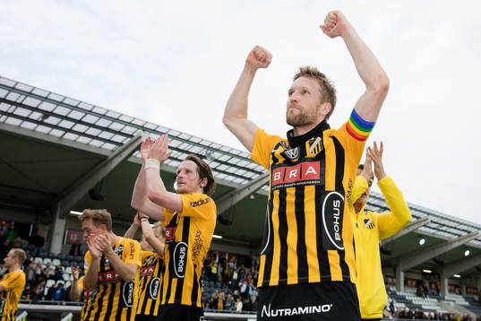 Häckens Rasmus Lindgren jublar
