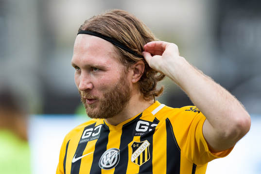 Häckens Emil Wahlström innan fotbollsmatchen i