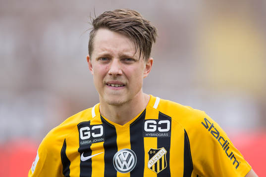 Häckens Viktor Lundberg innan fotbollsmatchen i