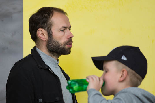 Häckens avstängde tränare Andreas Alm på läktaren