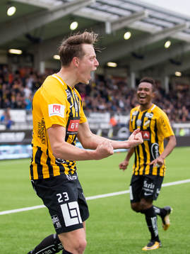 Häckens Viktor Lundberg jublar