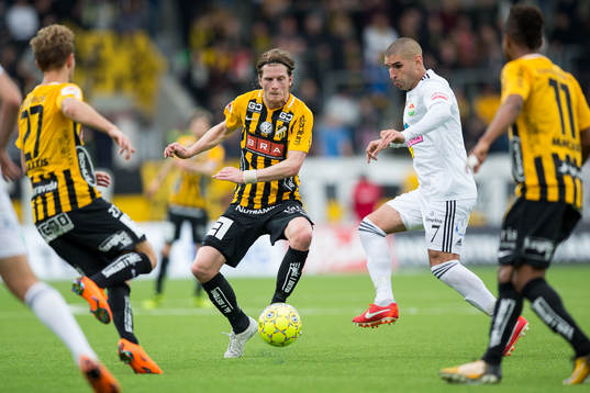 Häckens Erik Friberg mot Dalkurds Rawez Lawan