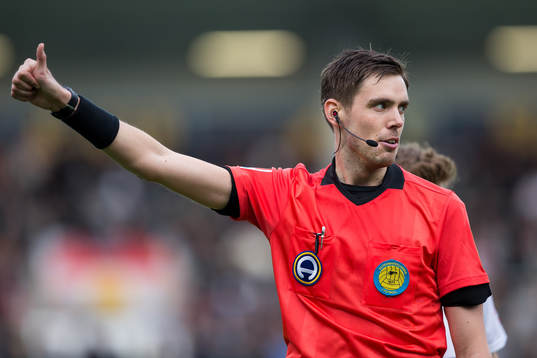Matchens domare Magnus Lindgren