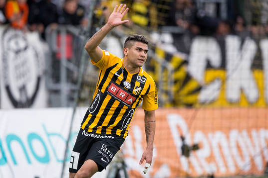 Häckens Paulinho vinkar