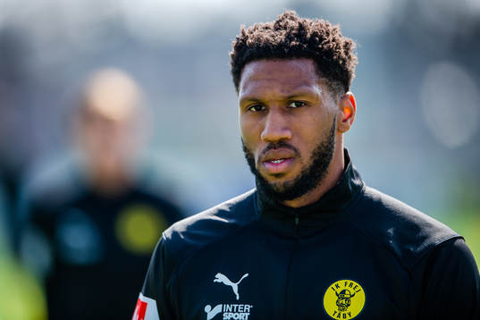 Frejs Alie Sesay före en fotbollsmatch i Superettan mellan