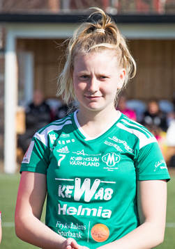Mallbackens Hedvig Pettersson före fotbollsmatchen i