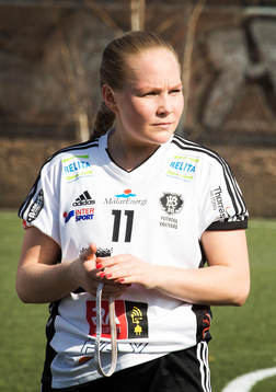Västerås BK30 Ellen Karlsson före fotbollsmatchen i