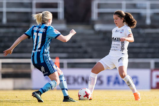 Eskilstunas Loreta Kullashi utmanar Djurgårdens Fanny