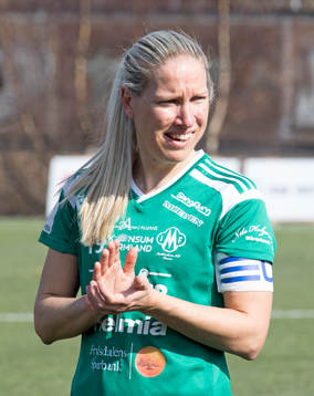 Mallbackens Frida Boström före fotbollsmatchen i
