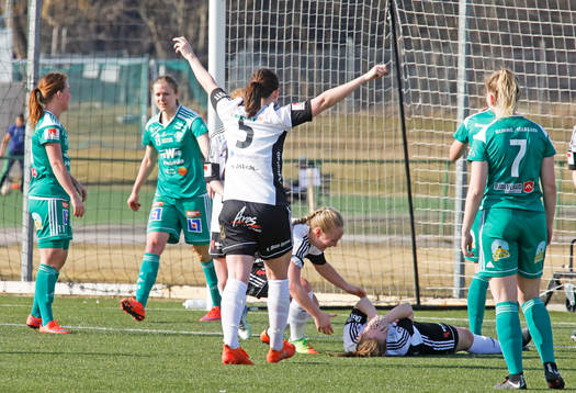 BK30s Sofia Frohm och Eilish McSorley  jublar