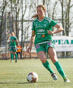 Mallbackens Linnea Berger före fotbollsmatchen i Elitettan