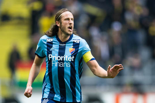Djurgårdens Jonas Olsson gestikulerar