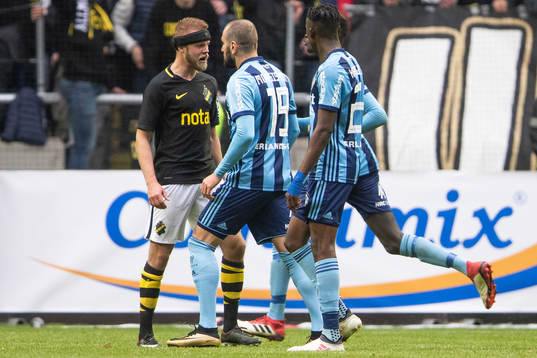 s Daniel Sundgren och Djurgårdens Yura Movsisyan i en