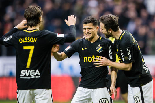s Tarik Elyounoussi jublar