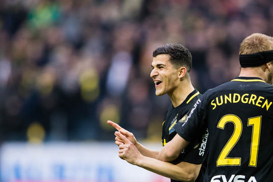 s Tarik Elyounoussi jublar