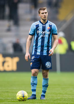 Djurgårdens Jesper Karlström med bollen