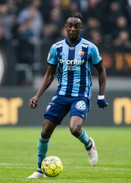 Djurgårdens Philana Tinotenda Kadewere med bollen