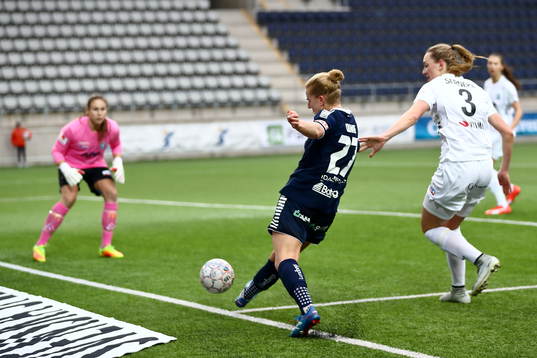 Linköpings Natasha Dowie, Växjös Jennie Nordin och