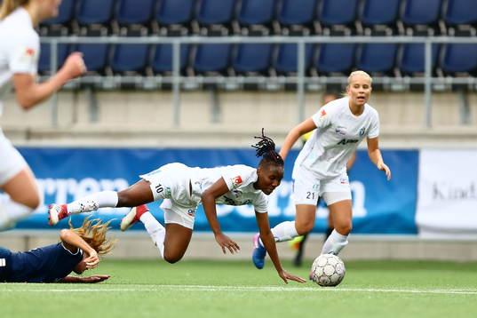 Växjös Ritah Kivumbi och Stina Lennartsson